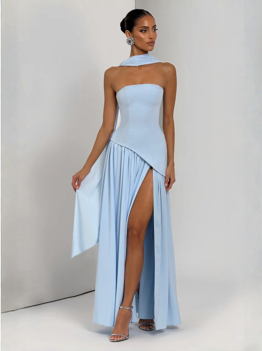 Světle Modré Maxi Šaty S Odhalenými Rameny Pro Elegantní Dojem
