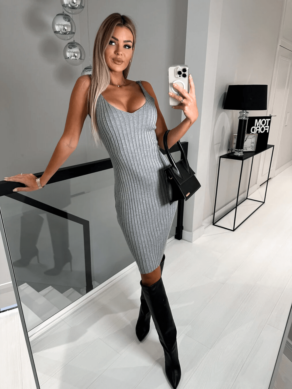 Nova Dámská Sada Pulovru A Šatů Z Kolekce Módy Pro Ženy