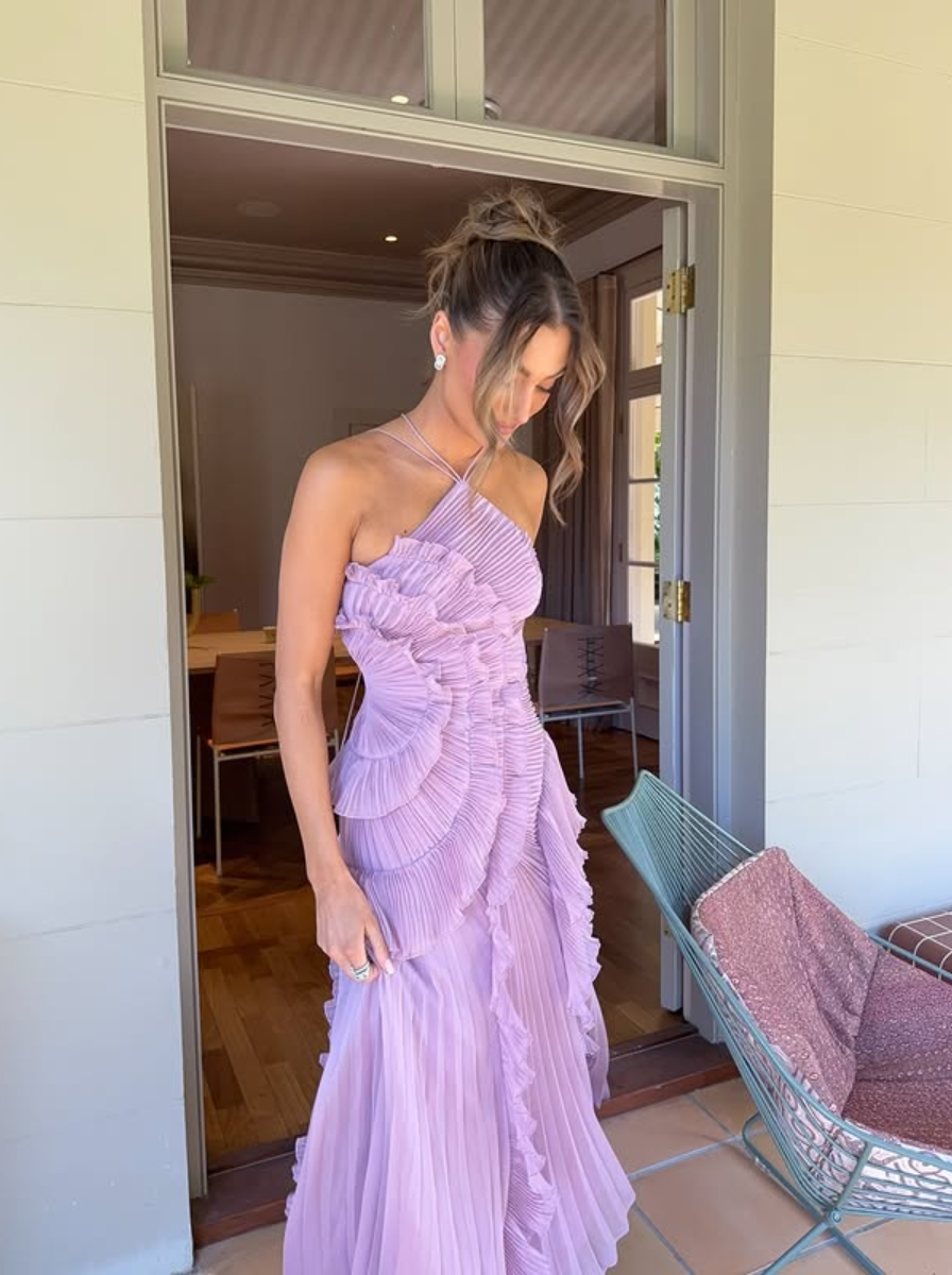 Růžové Maxi Šaty S Volány Pro Romantický Večerní Styl